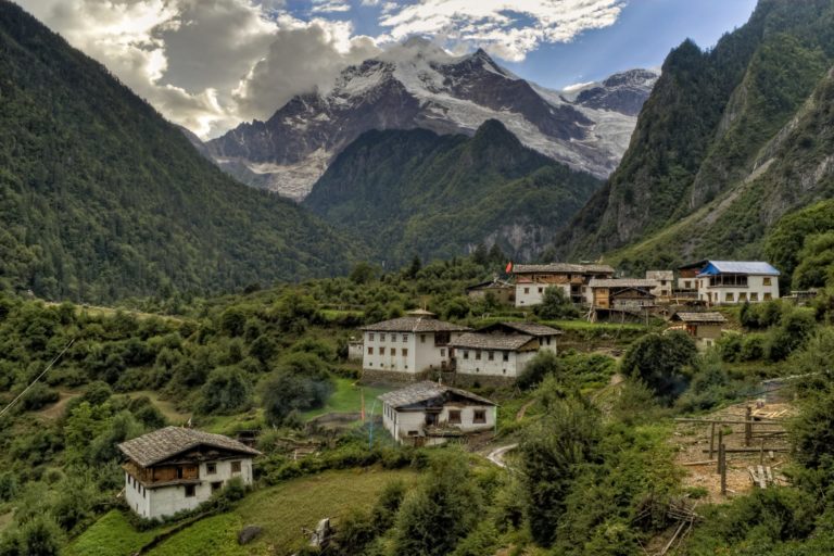 Going Off the Grid: The Best Eco-Lodges for Digital Detox digital detox